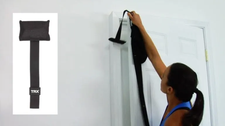 В отличии от дамы на картинке, я бы фиксировал в сторону закрывания двери =)